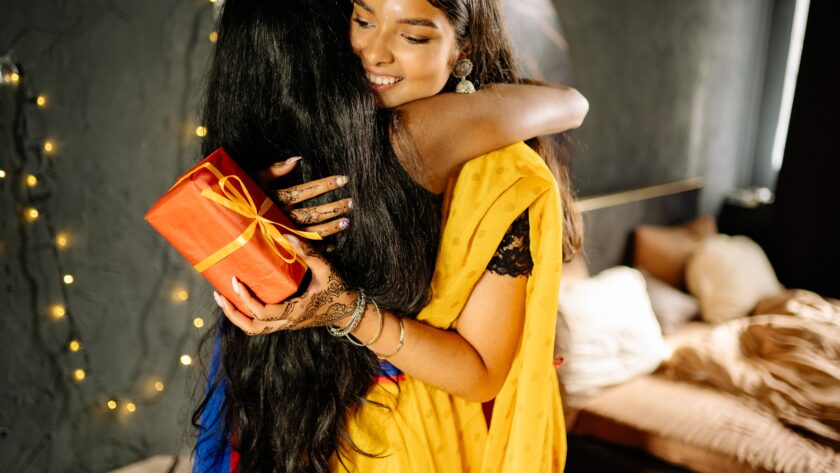 Enga thalai ku evlo dhillu pathiya 😎😝🤘 HAPPY DIWALI ALL🪔🧨🔥  Photography: @f1_studios Make up & hair : @prakalya_brida... | Instagram